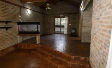 Casa en venta - 1 Dormitorio 2 Baños - 300Mts2 - Berazategui