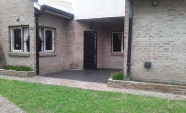 Casa en venta - 1 Dormitorio 2 Baños - 300Mts2 - Berazategui