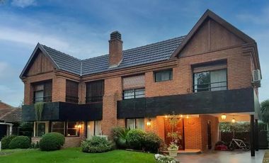 Casa en venta - 5 Dormitorios 5 Baños - Cochera - 420Mts2 - Canning