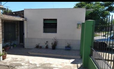 Casa en venta - 3 Dormitorios 1 Baño 1 Cochera - 312Mts2 - Pontevedra, Merlo