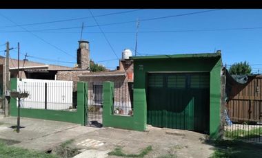 Casa en venta - 3 Dormitorios 1 Baño 1 Cochera - 312Mts2 - Pontevedra, Merlo