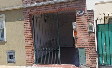PH en venta - 2 Dormitorios 1 Baño 1 Cochera - 156Mts2 - Los Hornos