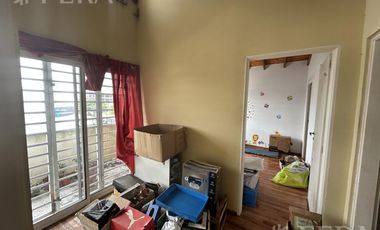 Venta PH 3 ambientes con balcón en Bernal