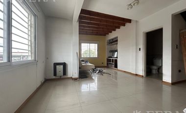 Venta PH 3 ambientes con balcón en Bernal