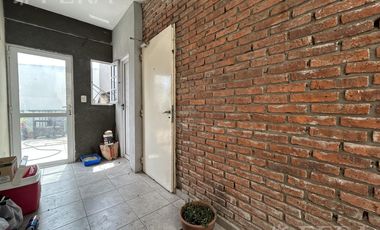 Venta PH 3 ambientes con balcón en Bernal