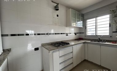 Venta PH 3 ambientes con balcón en Bernal