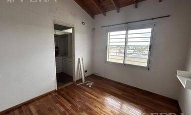 Venta PH 3 ambientes con balcón en Bernal