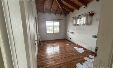 Venta PH 3 ambientes con balcón en Bernal