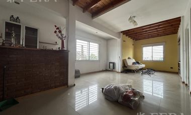 Venta PH 3 ambientes con balcón en Bernal