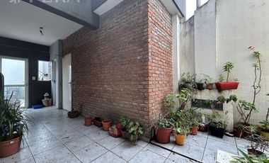 Venta PH 3 ambientes con balcón en Bernal