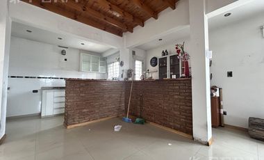 Venta PH 3 ambientes con balcón en Bernal