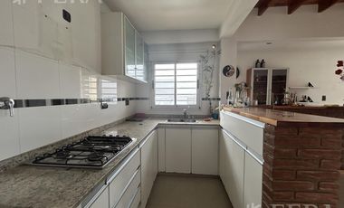Venta PH 3 ambientes con balcón en Bernal