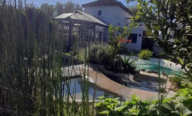 Casa en venta - 4 Dormitorios 2 Baños - Cocheras - 810Mts2 - Las Acequias, Roldán