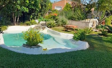 Casa en venta - 4 Dormitorios 2 Baños - Cocheras - 810Mts2 - Las Acequias, Roldán