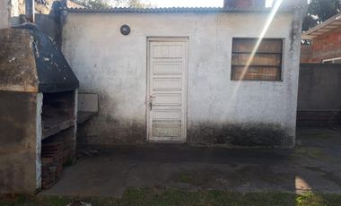 Casa en venta - 3 Dormitorios 1 Baño - Cocheras - Monoambiente - 200Mts2 - Santa Clara del Mar