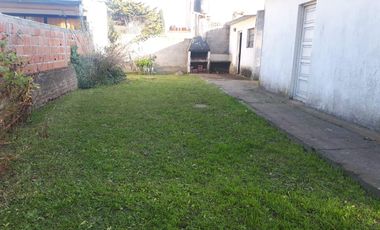 Casa en venta - 3 Dormitorios 1 Baño - Cocheras - Monoambiente - 200Mts2 - Santa Clara del Mar