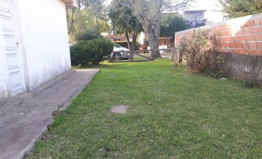 Casa en venta - 3 Dormitorios 1 Baño - Cocheras - Monoambiente - 200Mts2 - Santa Clara del Mar