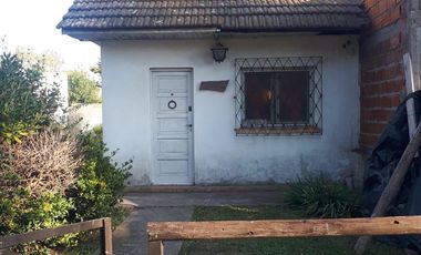 Casa en venta - 3 Dormitorios 1 Baño - Cocheras - Monoambiente - 200Mts2 - Santa Clara del Mar