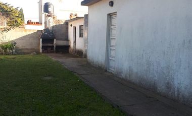 Casa en venta - 3 Dormitorios 1 Baño - Cocheras - Monoambiente - 200Mts2 - Santa Clara del Mar