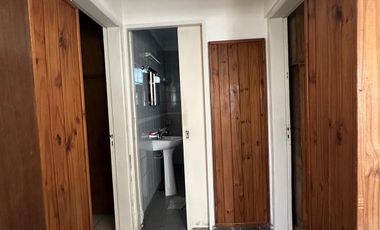 Casa para dos familias con cochera en Villa Dominico