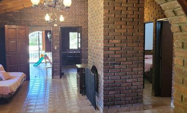 Casa en venta - 2 Dormitorios 2 Baños - 1.332 Mts2 - Arturo Seguí