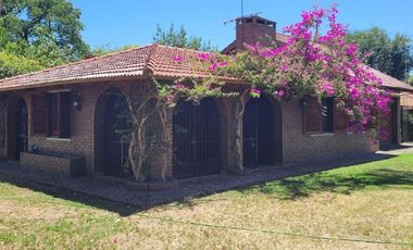 Casa en venta - 2 Dormitorios 2 Baños - 1.332 Mts2 - Arturo Seguí