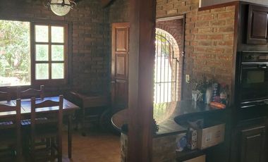 Casa en venta - 2 Dormitorios 2 Baños - 1.332 Mts2 - Arturo Seguí