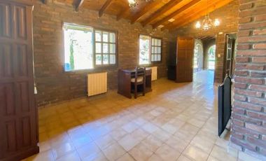 Casa en venta - 2 Dormitorios 2 Baños - 1.332 Mts2 - Arturo Seguí