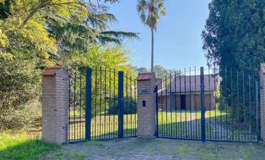 Casa en venta - 2 Dormitorios 2 Baños - 1.332 Mts2 - Arturo Seguí