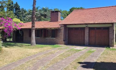 Casa en venta - 2 Dormitorios 2 Baños - 1.332 Mts2 - Arturo Seguí