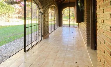 Casa en venta - 2 Dormitorios 2 Baños - 1.332 Mts2 - Arturo Seguí