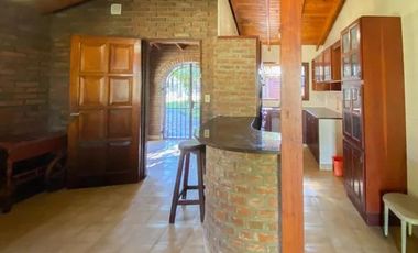 Casa en venta - 2 Dormitorios 2 Baños - 1.332 Mts2 - Arturo Seguí