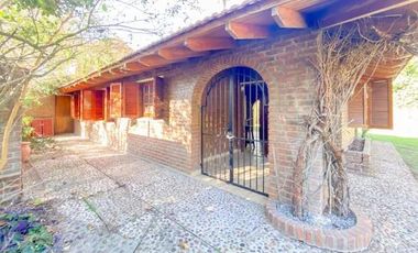 Casa en venta - 2 Dormitorios 2 Baños - 1.332 Mts2 - Arturo Seguí