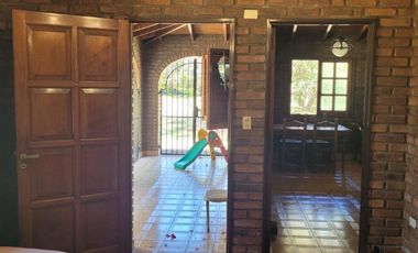 Casa en venta - 2 Dormitorios 2 Baños - 1.332 Mts2 - Arturo Seguí