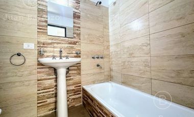 Venta Departamento de 2 ambientes en Banfield Este.
