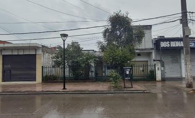 Casa en venta - 3 Dormitorios 1 Baño - Cochera - 324Mts2 - Grand Bourg, Malvinas Argentinas