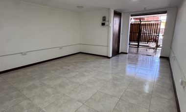 CASA – 4 Dormitorios · 2 Baños · Patio Interior