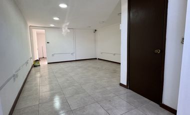 CASA – 4 Dormitorios · 2 Baños · Patio Interior