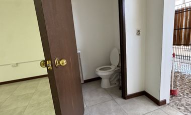 CASA – 4 Dormitorios · 2 Baños · Patio Interior