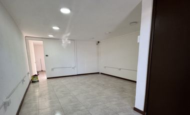 CASA – 4 Dormitorios · 2 Baños · Patio Interior