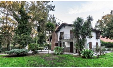 VENTA. Chalet 4 ambientes. Bosque Peralta Ramos