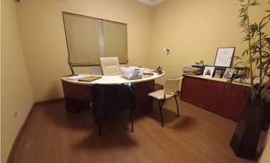 CASA CON LOCAL, ZINNY Y BELLA VISTA