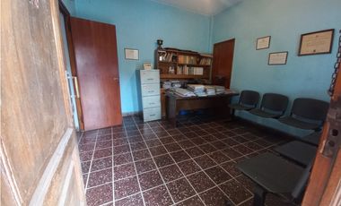 CASA CON LOCAL, ZINNY Y BELLA VISTA