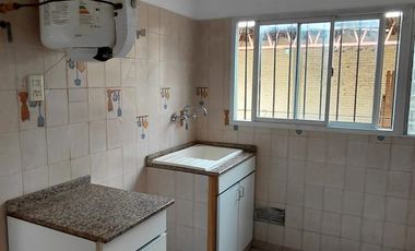 Alquiler Monte Grande Dúplex 2 dormitorios mas escritorio y cochera