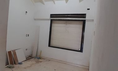 Casa en alquiler c/ cochera en Ramos Mejía