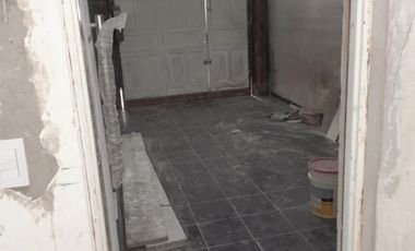 Casa en alquiler c/ cochera en Ramos Mejía