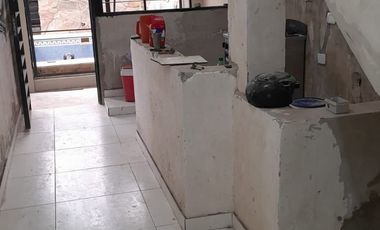 Casa en alquiler c/ cochera en Ramos Mejía