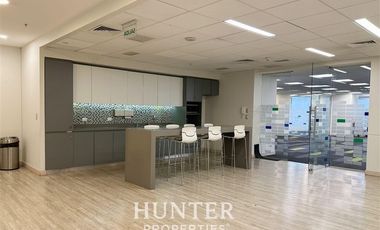 Oficina en Arriendo en Torre Titanium. Isidora Goyenechea / Vitacura