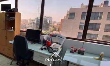 Oficina en Venta en Metro Manuel Montt / Estacionamiento