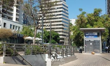 Oficina en Venta en Metro Manuel Montt / Estacionamiento